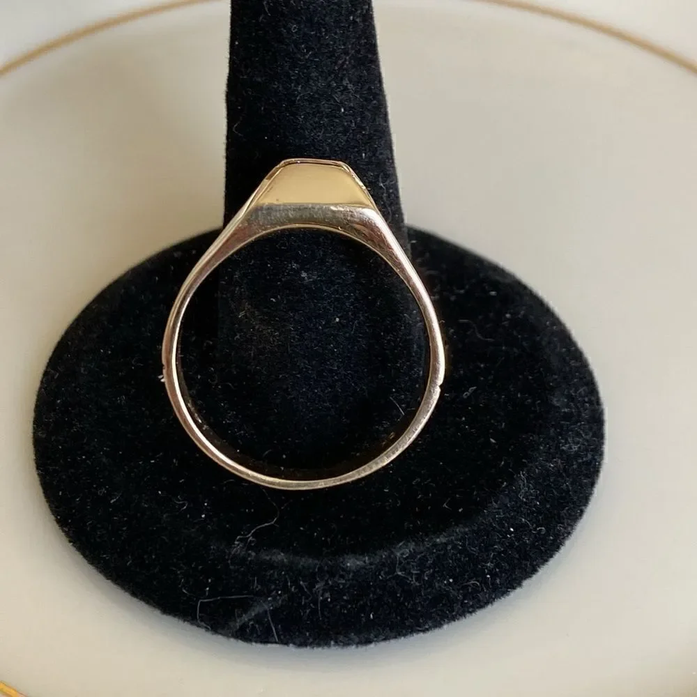 Men’s 14k yellow gold solitaire ring